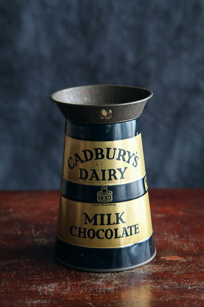 ミルクチャーン型　キャドバリーチョコレートティン　CADBURY　イギリス アンティークストリュフ