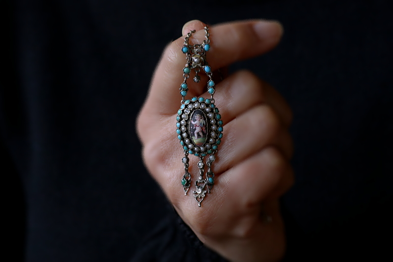 天子のエナメルミニアチュール　ターコイズアンドパール　シルバーペンダント　ヨーロッパ　アンティークストリュフ