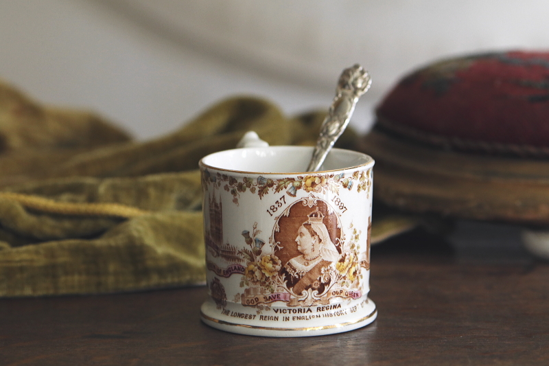 ヴィクトリア女王　ダイヤモンドジュビリーマグ　aynsley whiteleys イギリス　アンティークストリュフ