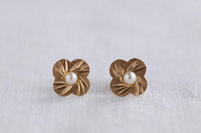 パールのフラワーピアス　イギリス　ヴィンテージジュエリー　アンティークストリュフ