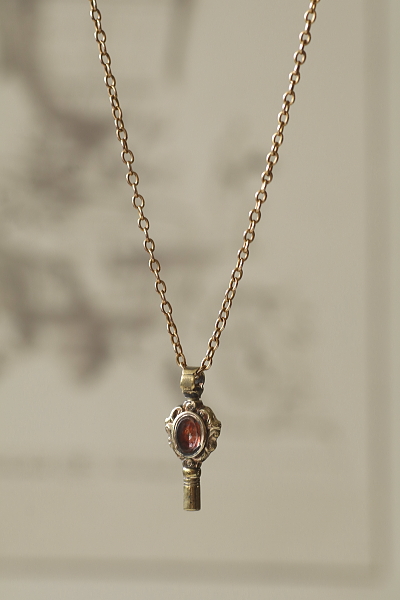 ヴィクトリアンウォッチフォブ　ウォッチキー　ロケット　ロングネックレス　アンティークストリュフ