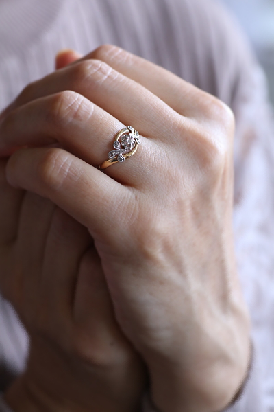 ローズカットダイヤモンドリーフ飾りリング　フランス　エンゲージリング　指輪　アンティークストリュフ