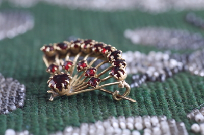 ガーネットペースト　奥義のブローチ　アンティークジュエリー　ヴィンテージアクセサリー　ボヘミア　アンティークストリュフ 20251211