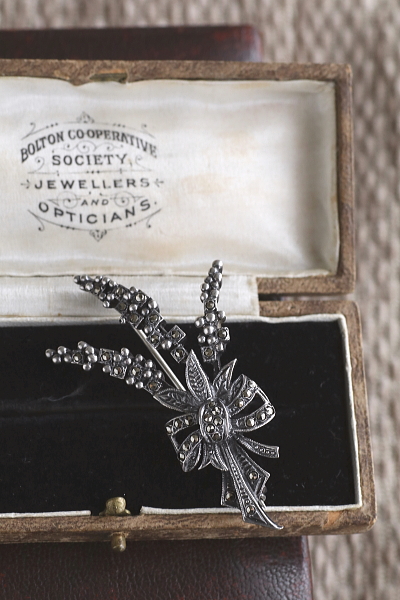 マーカサイトシルバーフラワーブローチ　ヨーロッパ　アンティークストリュフ 202602012