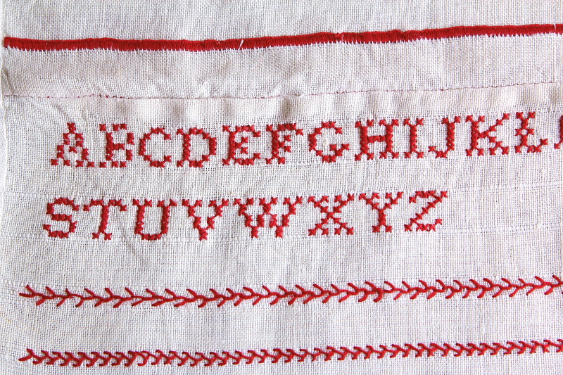 刺繍のリネンサンプラー　イギリス　アンティークストリュフ
