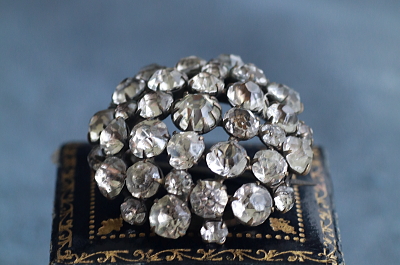 オールドペーストブローチ　コスチュームジュエリー　ヨーロッパ　アンティークストリュフ