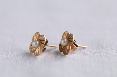 パールのフラワーピアス　イギリス　ヴィンテージジュエリー　アンティークストリュフ