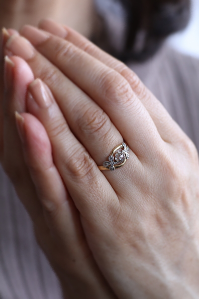 ローズカットダイヤモンドリーフ飾りリング　フランス　エンゲージリング　指輪　アンティークストリュフ