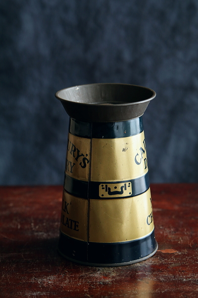 ミルクチャーン型　キャドバリーチョコレートティン　CADBURY　イギリス アンティークストリュフ