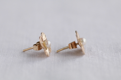 パールのフラワーピアス　イギリス　ヴィンテージジュエリー　アンティークストリュフ