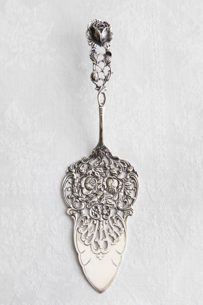 薔薇のシルバーケーキサーバー　ドイツ　アンティークストリュフ