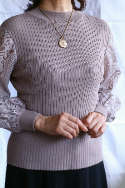 ゴールドトーンメタル　ロケットチャーム　ペンダント　イギリス　アンティークストリュフ