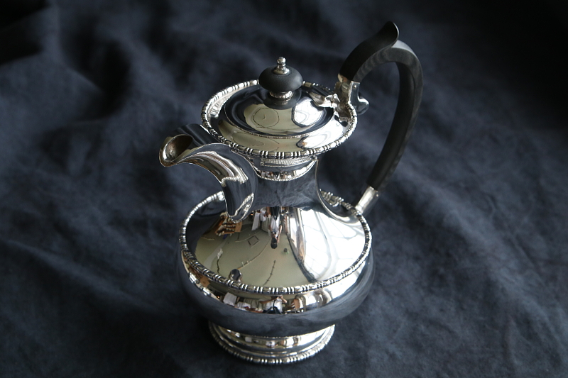 walker and hall シルバープレートティー四点揃い　ティーポット　イギリス アンティークストリュフ