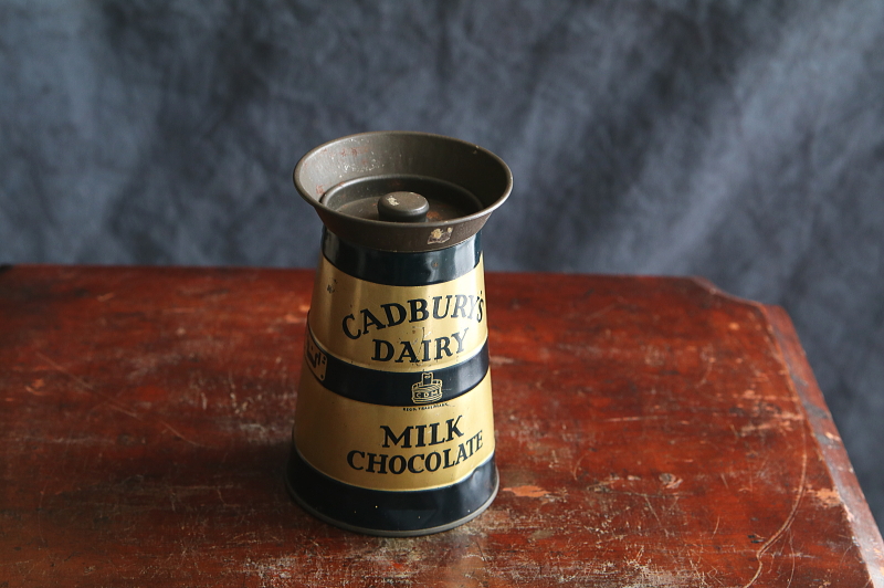 ミルクチャーン型　キャドバリーチョコレートティン　CADBURY　イギリス アンティークストリュフ