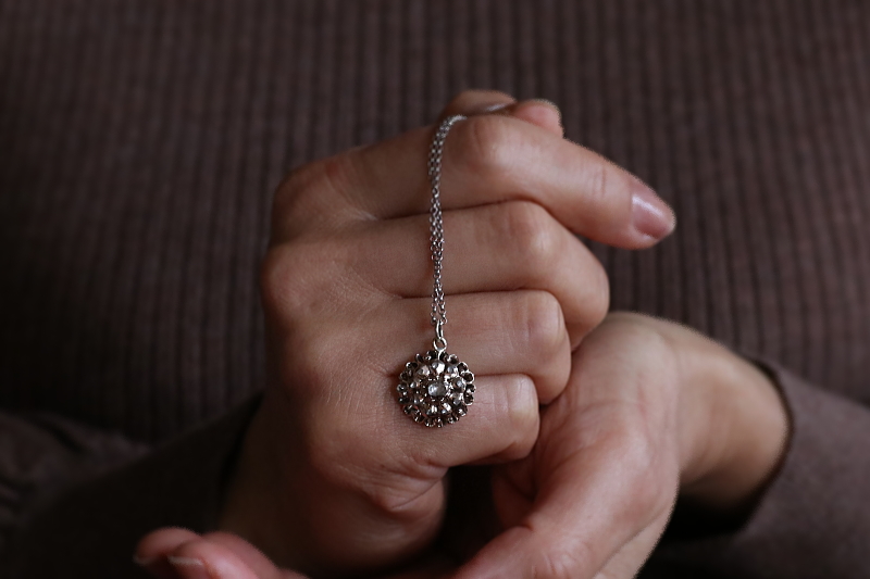 ローズカットダイヤモンド　シルバーペンダント　ヨーロッパ　アンティークストリュフ