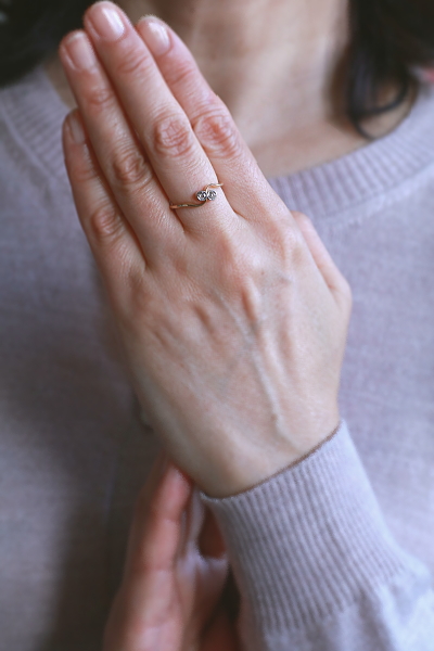 オールドカットダイヤモンド　トワ・エ・モアリング　イギリス　アンティークストリュフ