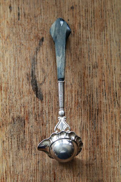 ウッドハンドルシルバースモールレードル　Cohr　デンマーク　アンティークストリュフ