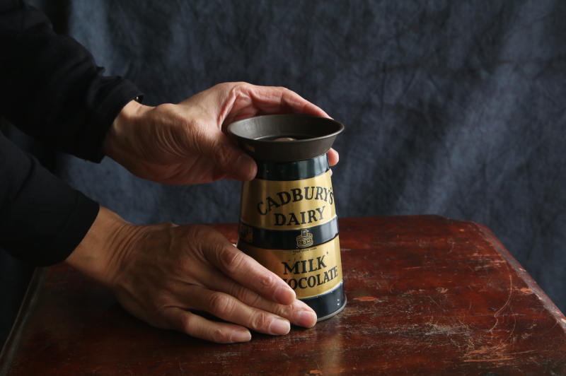 ミルクチャーン型　キャドバリーチョコレートティン　CADBURY　イギリス アンティークストリュフ