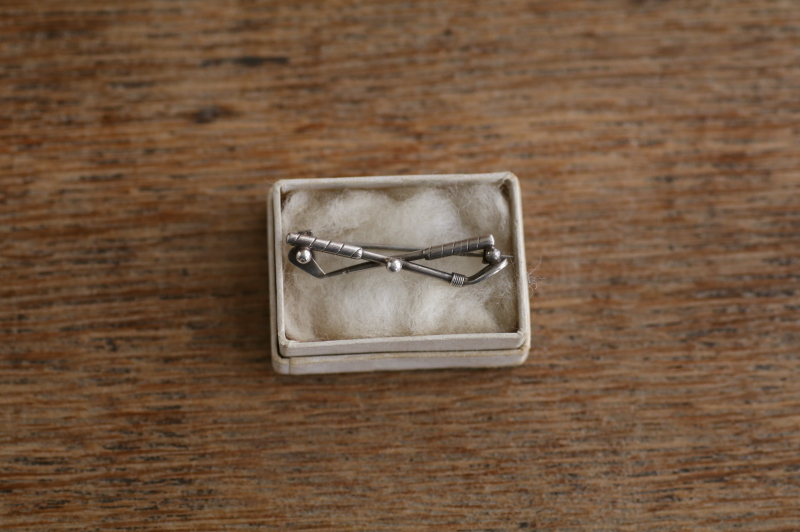 シルバーゴルフブローチ　イギリス　 アンティークストリュフ