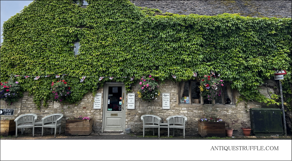 京都市左京区のアンティークショップ　フランス・イギリスのジュエリー・家具・雑貨・ブロカントの販売 ｜ 【Antiques Truffle】 アンティークス　トリュフ　京都　鹿ケ谷